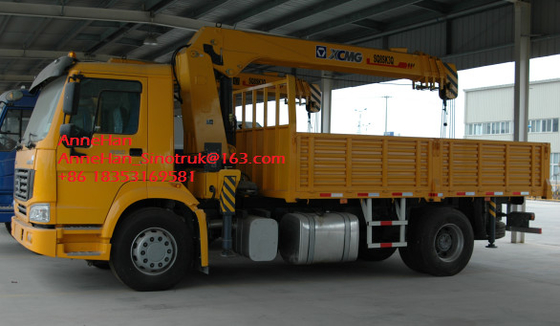Sinotruk Howo 4x2 Crane Mounted Truck , 5-10 Ton Xcmg Telescopic Boom Crane