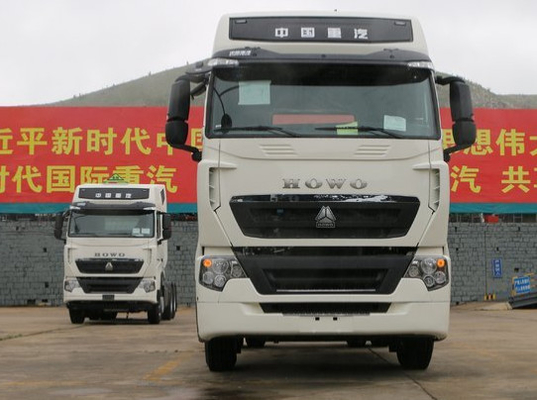 White SINOTRUK HOWO 4X2 Prime Mover Truck Tractor Head 336HP ZZ4257S3248V