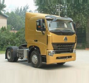 HOWO A7 4X2 Steel Prime Mover Truck Red White Black Color Diesel Fuel Type