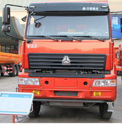 ISO Passed SINOTRUK SWZ 4X2 Cargo Container Truck 6 Wheel Van / Lorry / Goods Vehicles