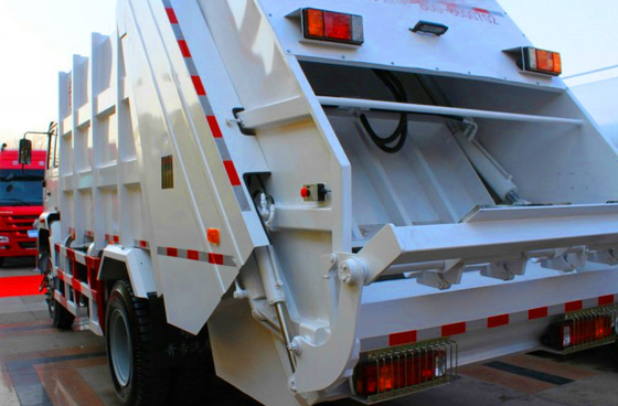 White Color 12m3 Garbage Compactor Truck SINOTRUK HOWO 4x2 6000L Volume