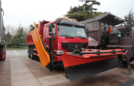 SINOTRUK HOWO7 6*4 Snow Clearing Truck HF9 / AC16 Front Axle For 25 Ton