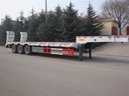 13000M 3 Alxes Lowbed Heavy Duty Semi Trailers 50-60T 12 Tires With 2 Legs