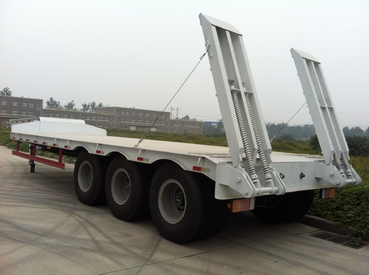 13000M 3 Alxes Lowbed Heavy Duty Semi Trailers 50-60T 12 Tires With 2 Legs