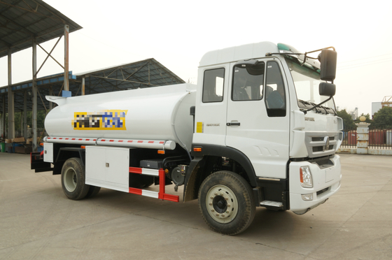 Sinotruk Howo7 Light Petrol Tank Truck 5-6 CBM 4X2 LHD Euro 140HP Fuel Tank Trailer