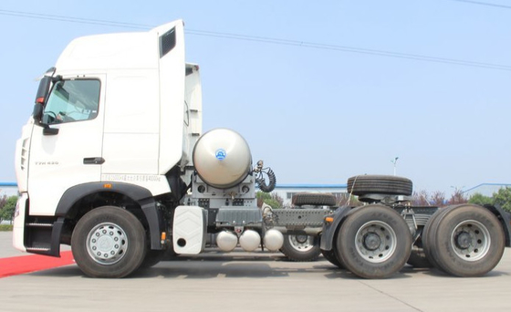 White SINOTRUK 371HP Prime Mover Truck 10 Tyre Howo Tractor Head Truck