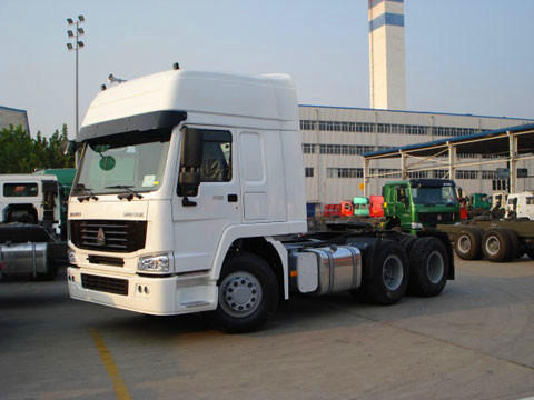 HW79 High Cabin Sinotruk Howo7 Prime Mover Truck For 40-50T Tow Capacity