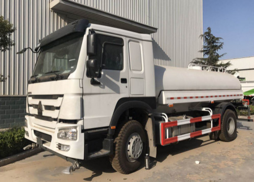 Sinotruk Howo 4x2 6x4 10000L Water Spray Truck