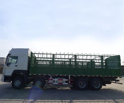 60 Tons LHD Manual 8x4 Sinotruk Howo Cargo Truck
