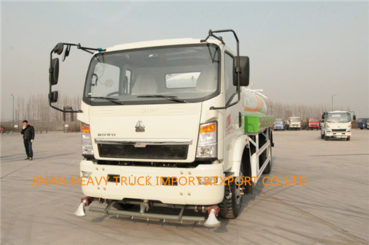 SINOTRUK Light Howo Water Sprinkler Truck 50000 Liters fire truck water tank