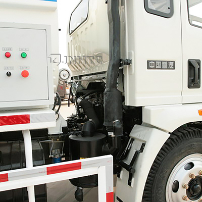 HOWO 4x2 Euro4 Euro2 Light Duty Commercial Truck For Kitchen Food Hutch Waste