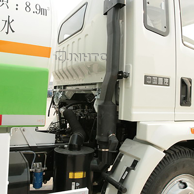 SINOTRUK HOWO Light Water Tank Truck 4x2 with 14m Front Sprinkler