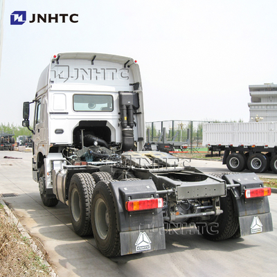 Sinotruk HOWO Tractor Head 6x4 RHD Tractor Trailer Trucks In Tanzania