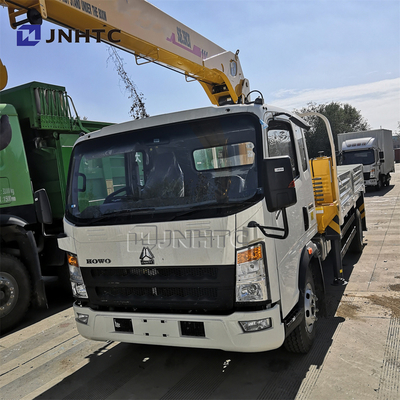 Sinotruk Howo 4X2 Light Telescoping Boom Crane Truck 5 Ton