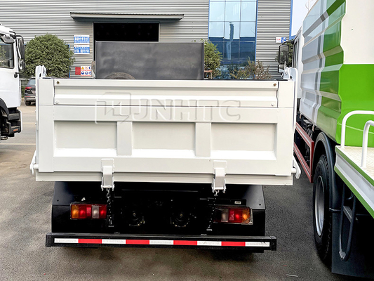 Sinotruk Howo 4X2 Light Duty Commercial Trucks 10 - 15 Tons