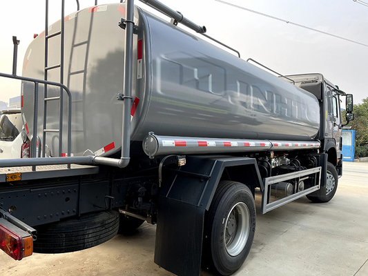 Sinotruk Howo 6 Wheeler 4*2 Fuel Tanker Truck Howo Oil Tanker 10000L