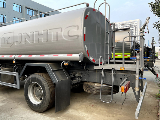 Sinotruk Howo 6 Wheeler 4*2 Fuel Tanker Truck Howo Oil Tanker 10000L