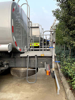 Sinotruk Howo 6 Wheeler 4*2 Fuel Tanker Truck Howo Oil Tanker 10000L