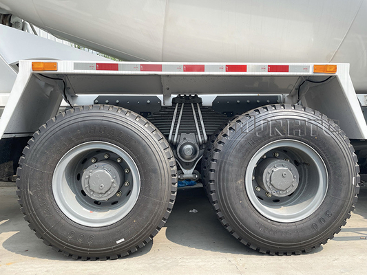 10 Wheels Sinotruk HOWO 9m3 Concrete Mixer Truck
