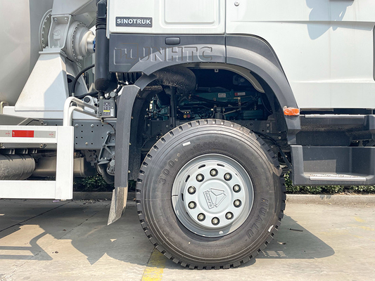 10 Wheels Sinotruk HOWO 9m3 Concrete Mixer Truck
