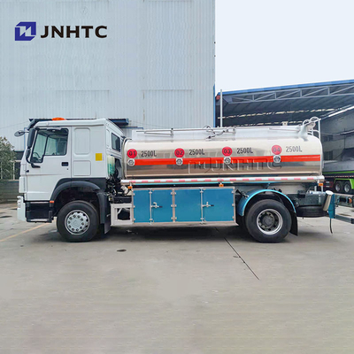 6 Wheel Aluminum Alloy Sinotruk Howo Tanker Truck 10000 Liters With Dispenser